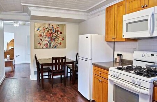 Dubuque Apartamento | 1129#4 / Prime Downtown Dubuque, Cozy Brick Charm
