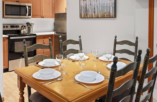 Village North Casa | 113 glaciares Alcanza un 2br con jacuzzi y piscina en Whistler Village