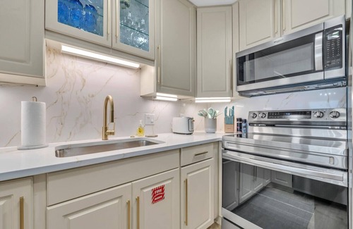 Lakeside at Blue Mountain Beach Condominio | 113 | Gulf Front Blue Mountain Beach Luxe Condo!