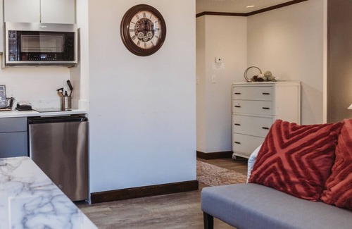 Bartlesville Apartamento | 113 · Industrial Chic #113 - Hotel Phillips