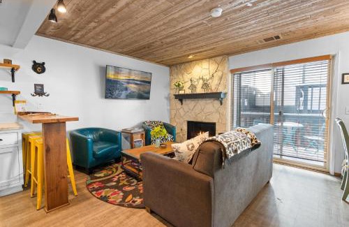 Big Bear Lake Casa | 114 - Cubby Condo - Meredith Lodging
