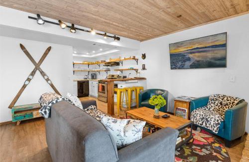 Big Bear Lake Casa | 114 - Cubby Condo - Meredith Lodging