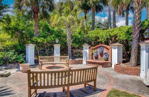 Isle of Palms Casa | 114 Ocean Boulevard by AvantStay Beachfront Infinity Pool Basketball Court Recently Renovated