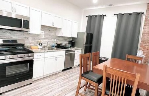 Dubuque Apartamento | 115#303 /Vintage Meets Modern: Contemporary Loft