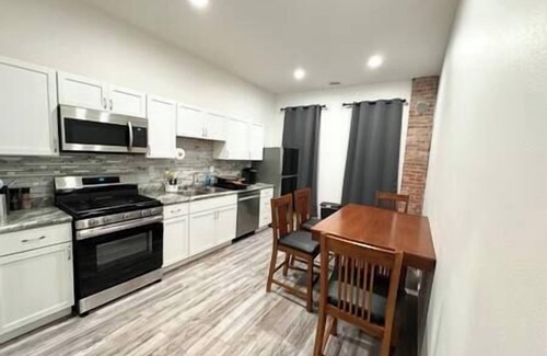 Dubuque Apartamento | 115#303 /Vintage Meets Modern: Contemporary Loft