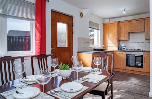 Liberton Casa | 115 Gracemount Drive · Luxury 3-Bed Townhouse | Free Parking | Central