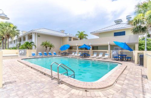 Ruskin Casa | 115 Little Harbor Inn