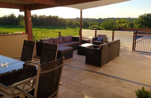 Labastide-Marnhac Casa | Tranquila villa independiente con vista y piscina climatizada privada
