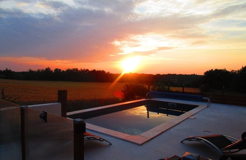 Labastide-Marnhac Casa | Tranquila villa independiente con vista y piscina climatizada privada