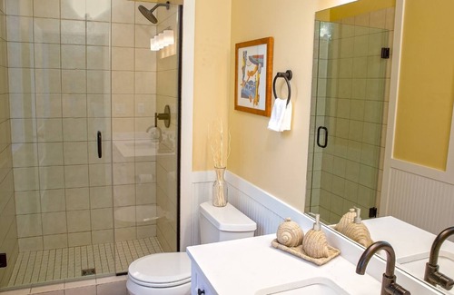 Oroville Casa | 115 Malarkey Lane (Beach Front)