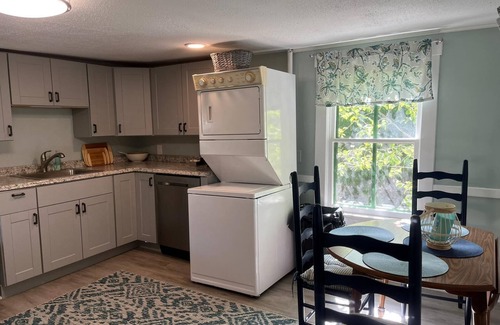Groton Cabaña | 115 Rose Cottage with 2 bedroom walk to Groton Bay