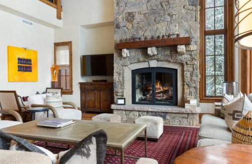 Village Walk Casa | 115 Village Walk