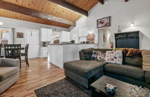 Summit Estates Casa | 116 - Summit Bearadise - Meredith Lodging