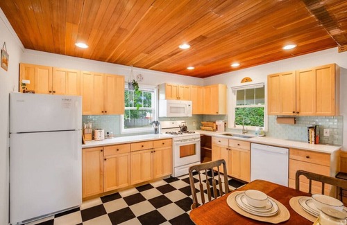 Fall City Casa | 118 - The Willow Tree Bungalow