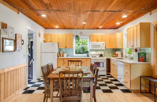 Fall City Casa | 118 - The Willow Tree Bungalow