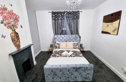 Leeds Casa | *11BR* Setup for your most amazing relaxed stay + Free Parking + Free Fast WiFi *