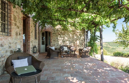 Lucca Villa | SEGALE: Villa del Siglo XI, 450m ², A / C, Piscina, Panorama Grande, 80 Acres de Tierra