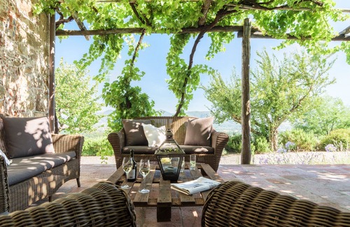 Lucca Villa | SEGALE: Villa del Siglo XI, 450m ², A / C, Piscina, Panorama Grande, 80 Acres de Tierra