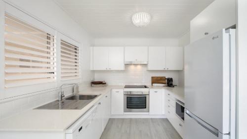 Terrigal Casa | 12 At Terrigal Ocean Views, Wifi Accom Holidays