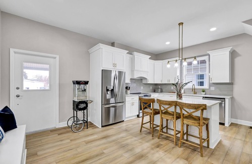 Crescent Hill Casa | 12 Bed Newly Renovated House