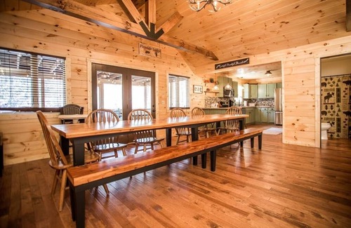 Massanutten Cabina | 12 Bedroom sleeps 32 In Mass Resort Hot Tubs Indoor Pool Firepit