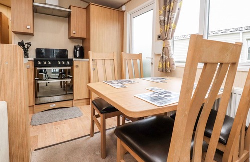 Heysham Cabaña | 12 BROUGHTON PARK - SANCTUARY, family friendly, with pool in Heysham