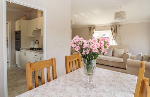 Martlesham Heath Cabaña | 12 BUCKLESHAM PARK, family friendly in Trimley St Martin