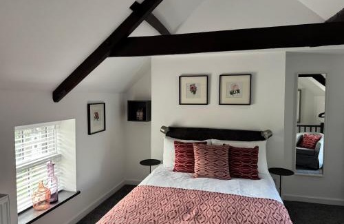 Crickhowell Casa | 12 Crickhowell Cottages, Town Centre Location