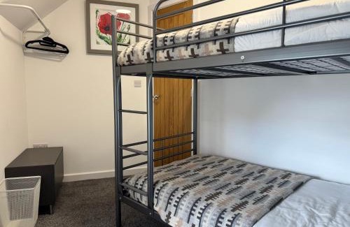 Crickhowell Casa | 12 Crickhowell Cottages, Town Centre Location