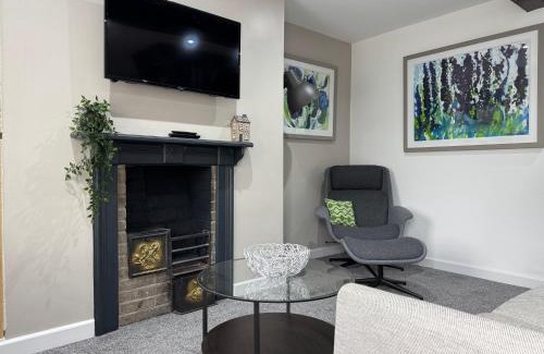 Crickhowell Casa | 12 Crickhowell Cottages, Town Centre Location