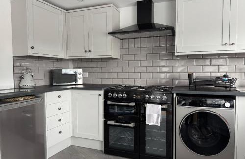 Crickhowell Casa | 12 Crickhowell Cottages, Town Centre Location