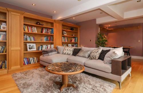 Beverley Casa | 12 Cross Street