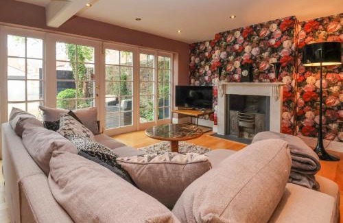 Beverley Casa | 12 Cross Street
