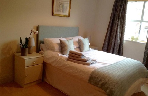 York Apartamento | 12 Emperors Wharf