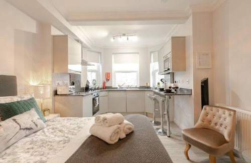 Reading Casa | 12 Helena Luxury Serviced Apartment