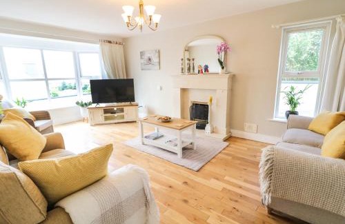 Buncrana Casa | 12 Hillview