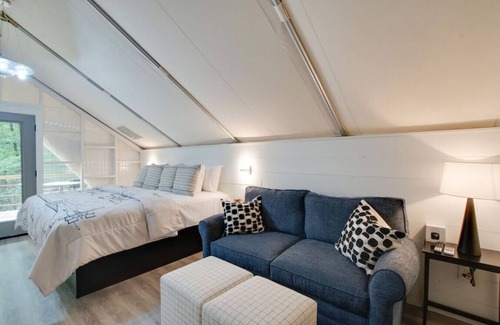 Groveoak Alquiler De RV | #12 Launch Pad Luxury Glamping Tent Space Theme