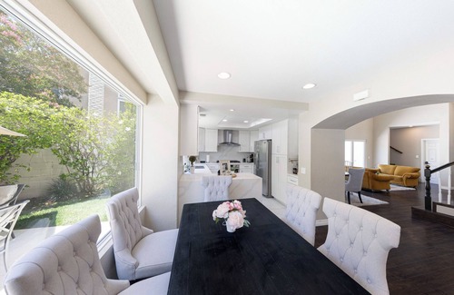Orange Casa | 12 Mi to Disneyland! Sleek Suburban Home