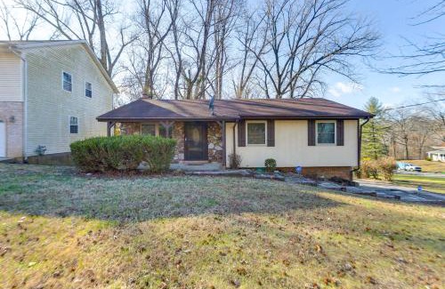 Belleville Casa | 12 Mi to Dtwn St Louis Family Home with Fireplaces!