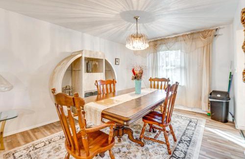 Belleville Casa | 12 Mi to Dtwn St Louis Family Home with Fireplaces!