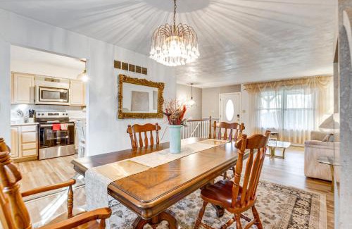 Belleville Casa | 12 Mi to Dtwn St Louis Family Home with Fireplaces!