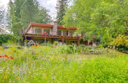 Sandpoint Casa | 12 Mi to Schweitzer Spacious Home with Deck!