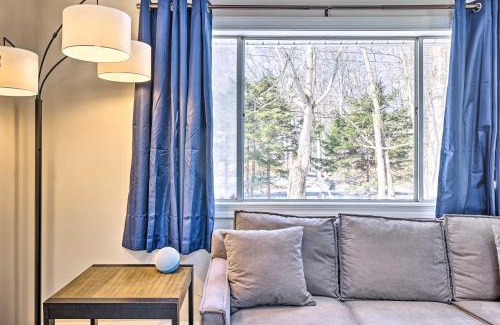 Pocono Lake Casa | 12 Mi to Ski Home with Hot Tub in Arrowhead Lake