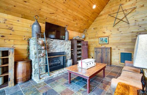 Republican Grove Casa | 12 Mi to Staunton River Nathalie Cabin with Deck
