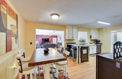 Watkinsville Casa | 12 Mi to UGA Campus: Spacious Group Getaway!