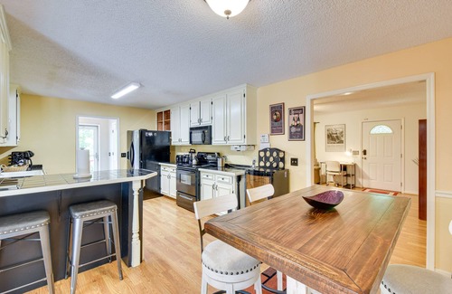 Watkinsville Casa | 12 Mi to UGA Campus: Spacious Group Getaway!