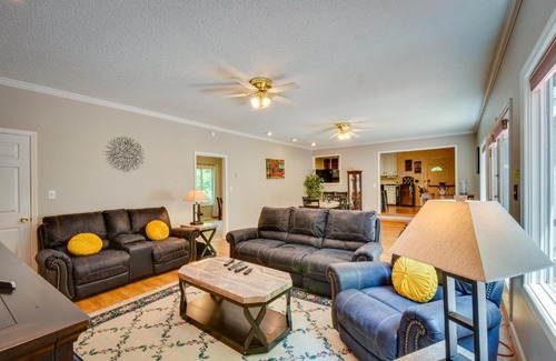 Watkinsville Casa | 12 Mi to UGA Campus Spacious Group Getaway!