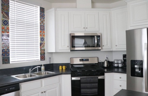 Norwalk Casa | 12 miles to Disneyland Steps to Sports Park Central location to Beaches & City