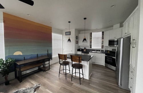 Norwalk Casa | 12 miles to Disneyland Steps to Sports Park Central location to Beaches & City