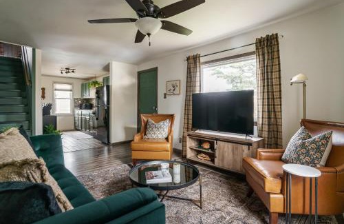 South Bend Casa | 12-mins walk to ND - BBQ I Old Money Sports Glam - Pet Friendly!